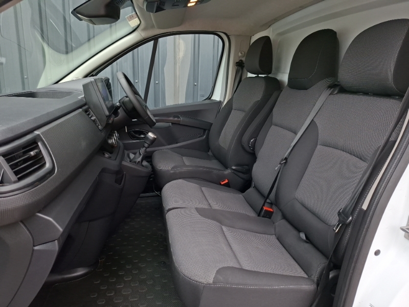 Renault Trafic Ll30 Blue Dci 130 Advance Safety Van White #5