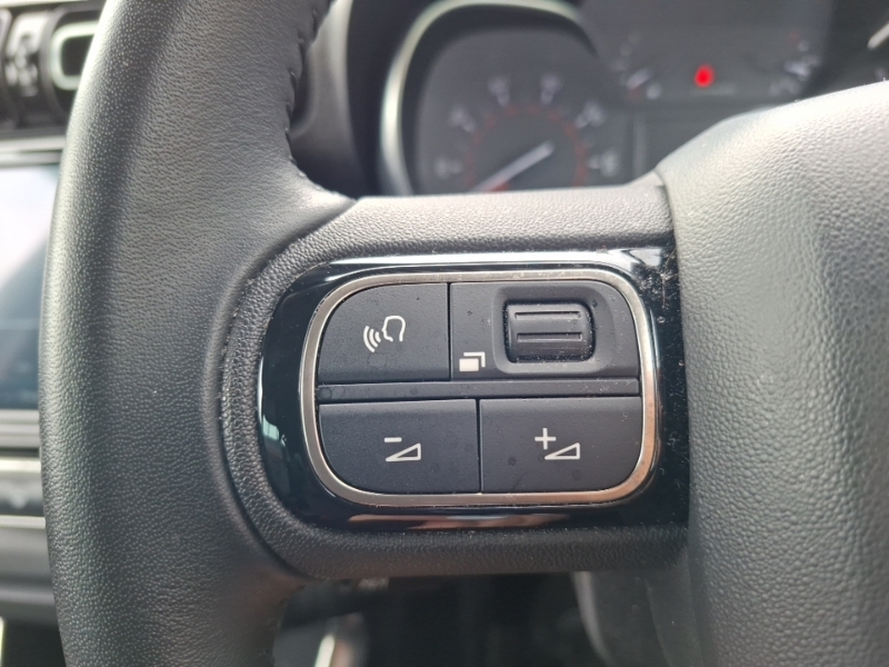 Citroen C3 Aircross 1.2 Puretech 110 Shine Red #12