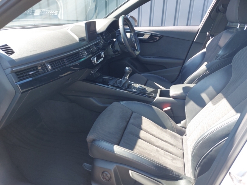 Audi A4 35 Tfsi Black Edition PY68CWZ White #5
