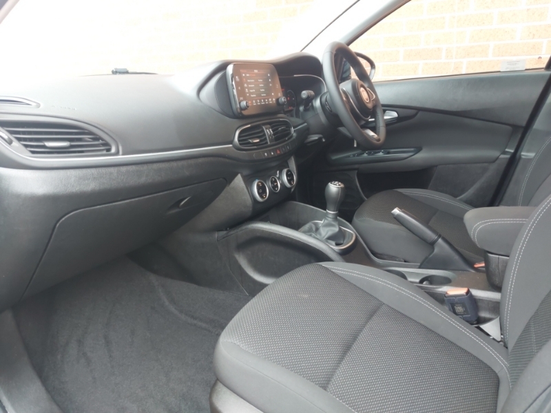 Fiat Tipo 1.0 City Life Black #5