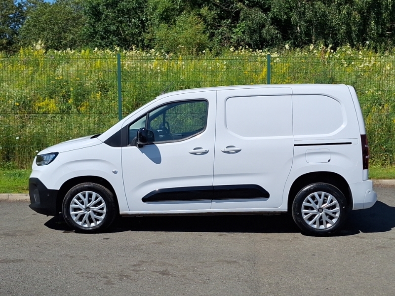 Fiat Doblo 1.5 Multijet 100 H1 Van White #4