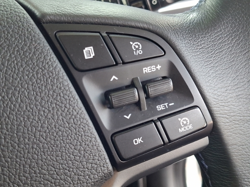 Hyundai Tucson 1.7 Crdi Blue Drive Se 2Wd White #2
