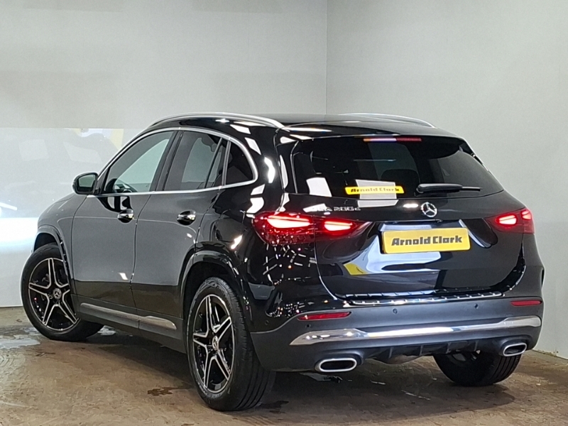 Mercedes-Benz GLA Class Gla 200D Amg Line Executive Black #2