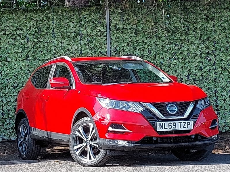 Nissan Qashqai 1.3 Dig-t N-connecta Red