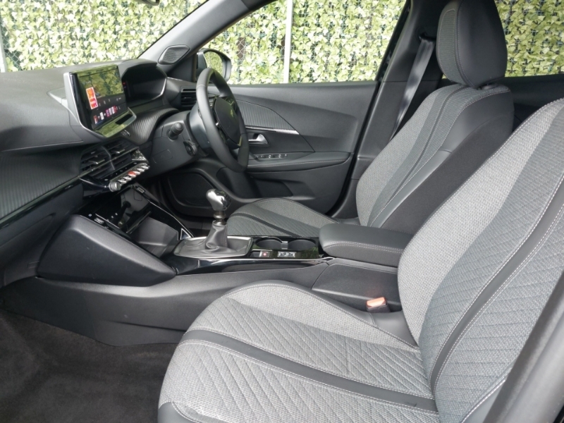 Peugeot 2008 1.2 Puretech 130 Allure Black #5