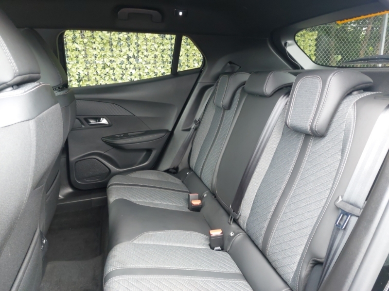 Peugeot 2008 1.2 Puretech 130 Allure Black #6