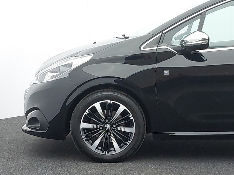 Peugeot 208 1.2 Puretech Signature Hatchback Black #19