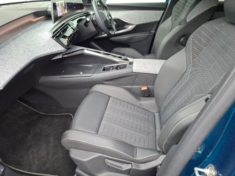 Peugeot 3008 157Kw Gt 73Kwh Blue #5