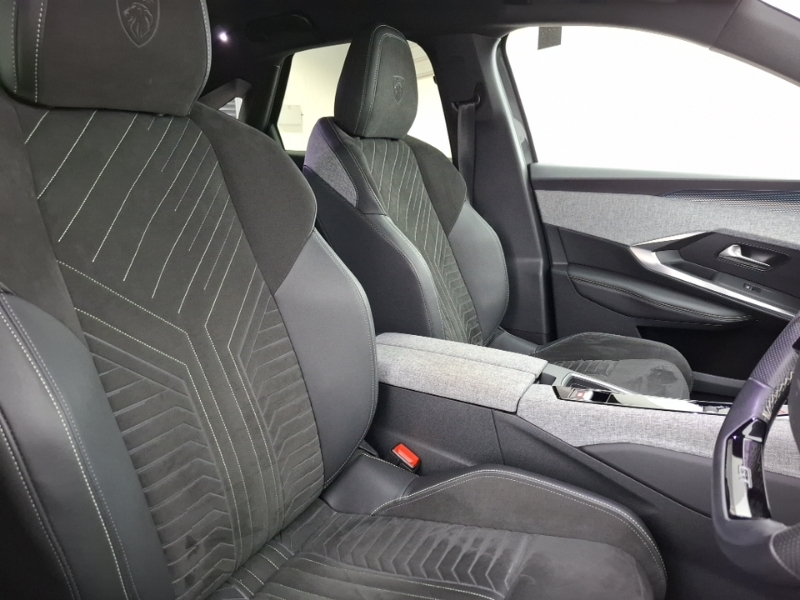 Peugeot 3008 1.6 Hybrid 180 Active Premium E-eat8 2024 White #17