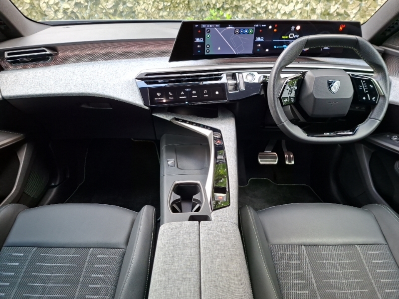 Peugeot 3008 157Kw Gt 73Kwh Grey #3