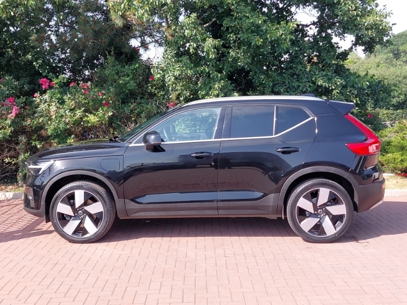 Volvo XC40 1.5 T5 Recharge Phev Ultimate Bright Black #4