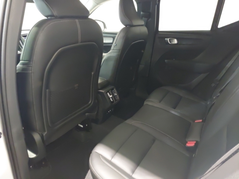 Volvo XC40 2.0 B3p Ultra Dark SO25MSX White #6