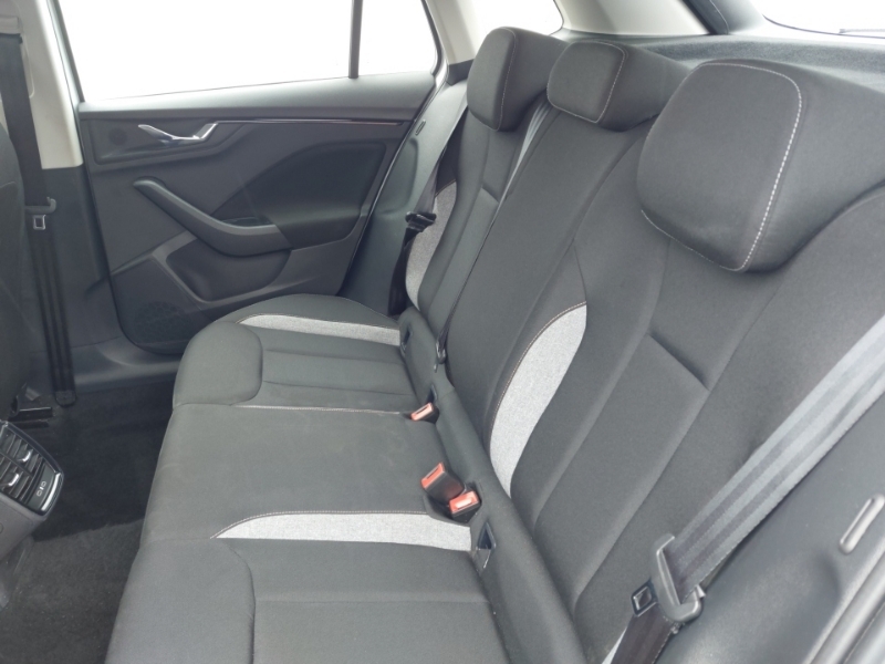 Skoda Kamiq 1.0 Tsi Se Dsg White #6