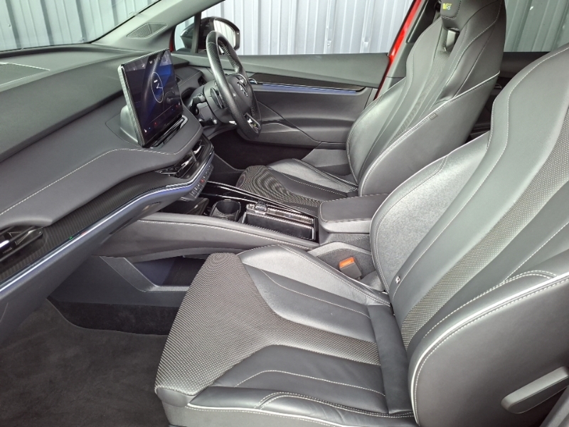 Skoda ENYAQ 220Kw Vrs 82Kwh 4X4 Red #5