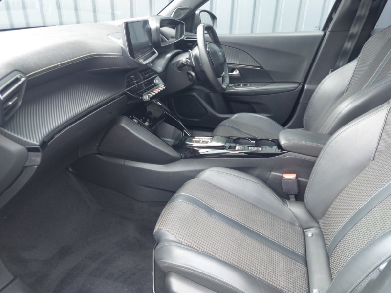 Peugeot 2008 1.2 Puretech 130 Gt Eat8 Black #5