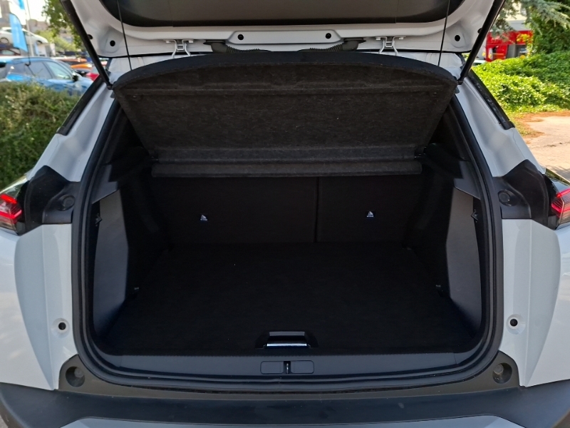 Peugeot 2008 1.2 Puretech 130 Allure Estate Black #18