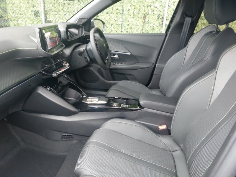 Peugeot e-2008 115Kw Gt 54Kwh Black #5