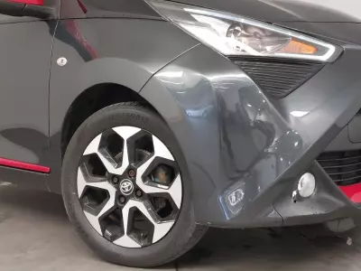 Toyota Aygo 1.0 Vvt-i X-play Red #20