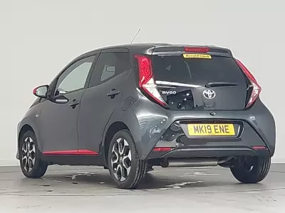 Toyota Aygo 1.0 Vvt-i X-play Red #2