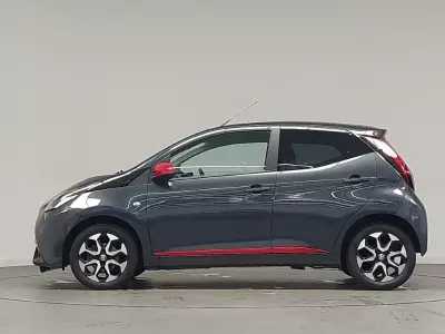 Toyota Aygo 1.0 Vvt-i X-play Red #4