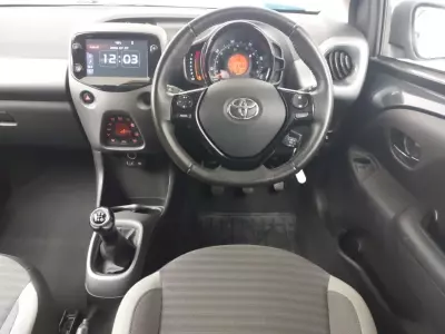 Toyota Aygo 1.0 Vvt-i X-play Red #8