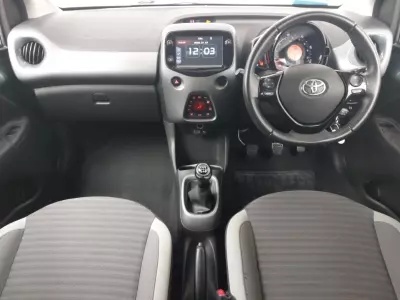 Toyota Aygo 1.0 Vvt-i X-play Red #3