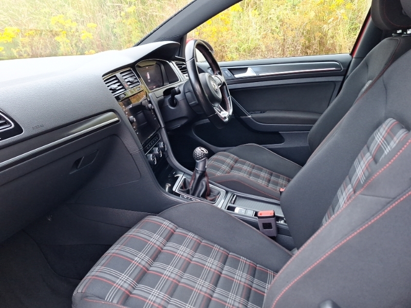 Volkswagen Golf 2.0 Tsi Gti DF17LXC Red #5