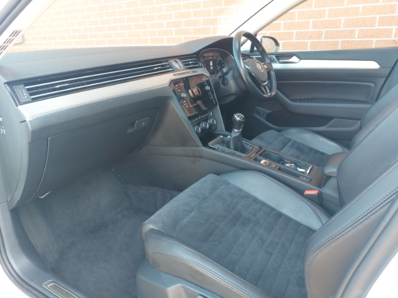 Volkswagen Passat 1.4 Tsi Gt Panoramic Roof White #5