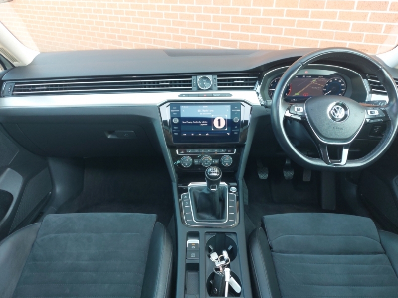 Volkswagen Passat 1.4 Tsi Gt Panoramic Roof White #3
