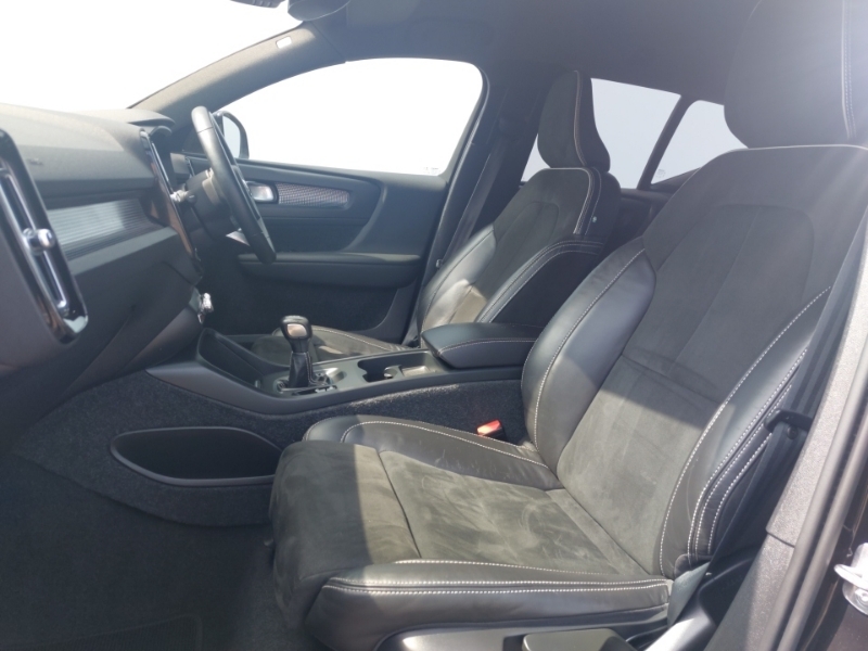 Volvo XC40 1.5 T3 163 R Design YM71NVF Black #5