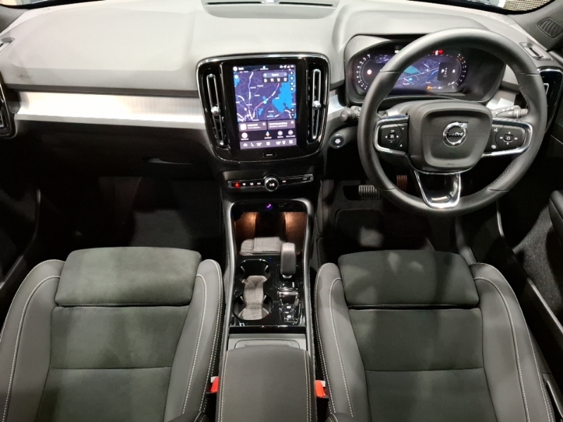 Volvo XC40 2.0 B4p Plus Black Edition RO75LUP Black #3