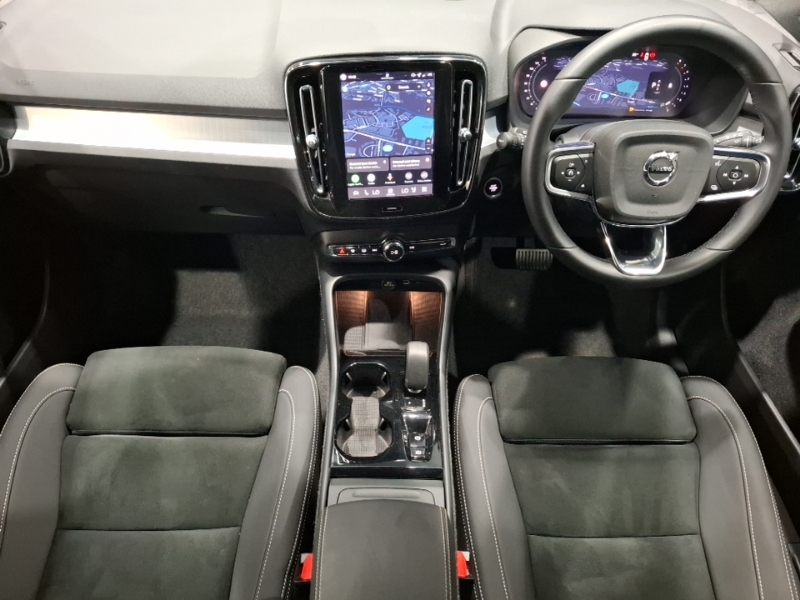 Volvo XC40 2.0 B4p Plus Black Edition RO75LVD Black #3