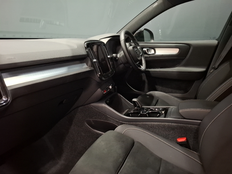 Volvo XC40 2.0 B4p Plus Black Edition RO75LVD Black #5