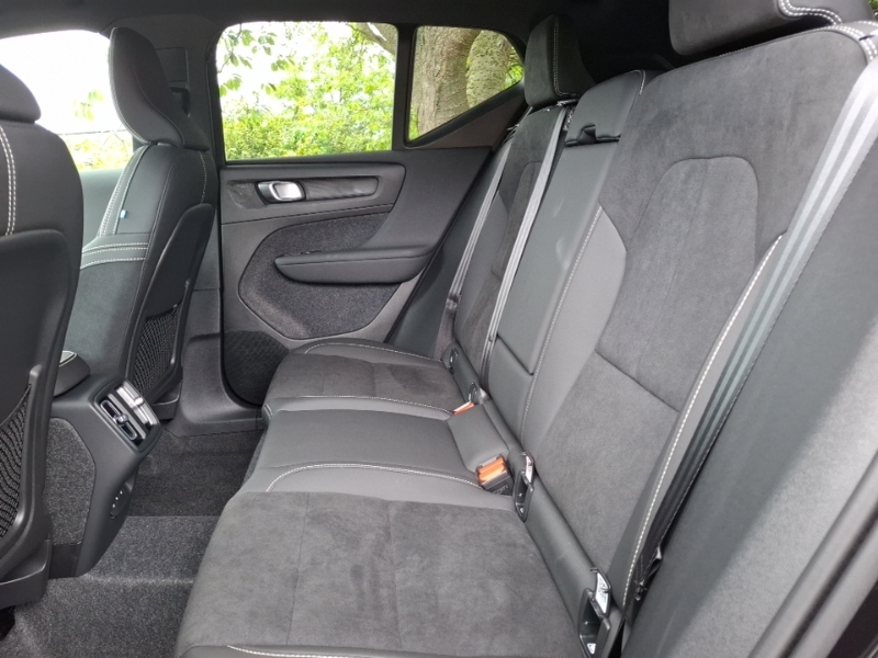 Volvo XC40 2.0 B4p Plus Black Edition SG25XJD Black #6