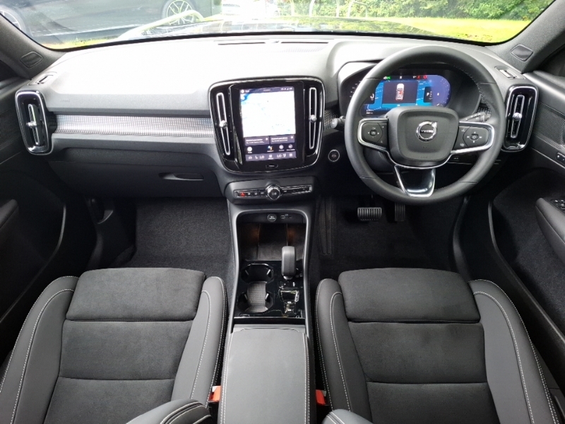 Volvo XC40 2.0 B4p Plus Black Edition SG25XJD Black #3