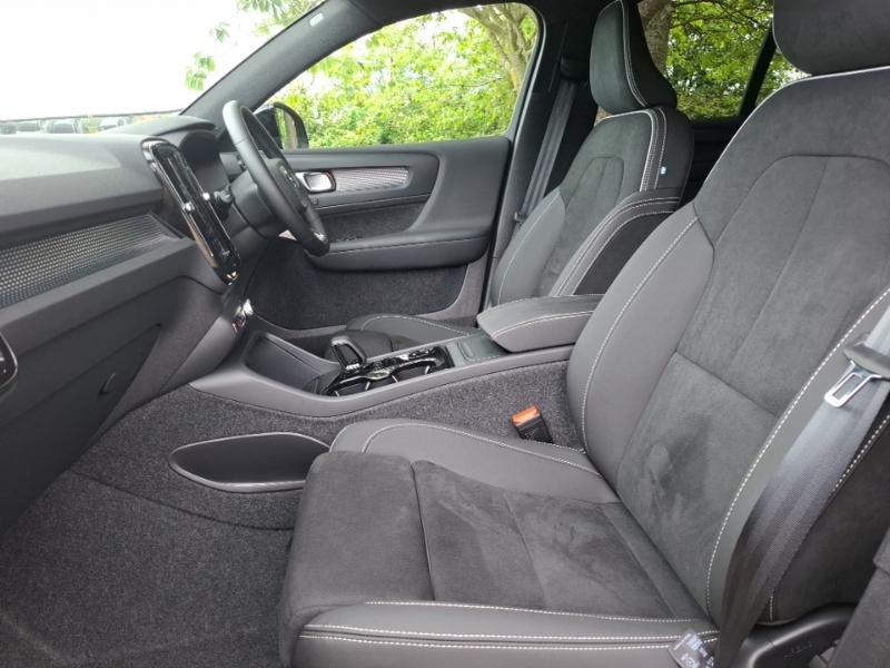 Volvo XC40 2.0 B4p Plus Black Edition SG25XJD Black #5