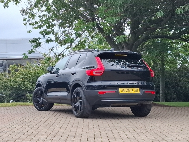 Volvo XC40 2.0 B4p Plus Black Edition SG25XJD Black #2