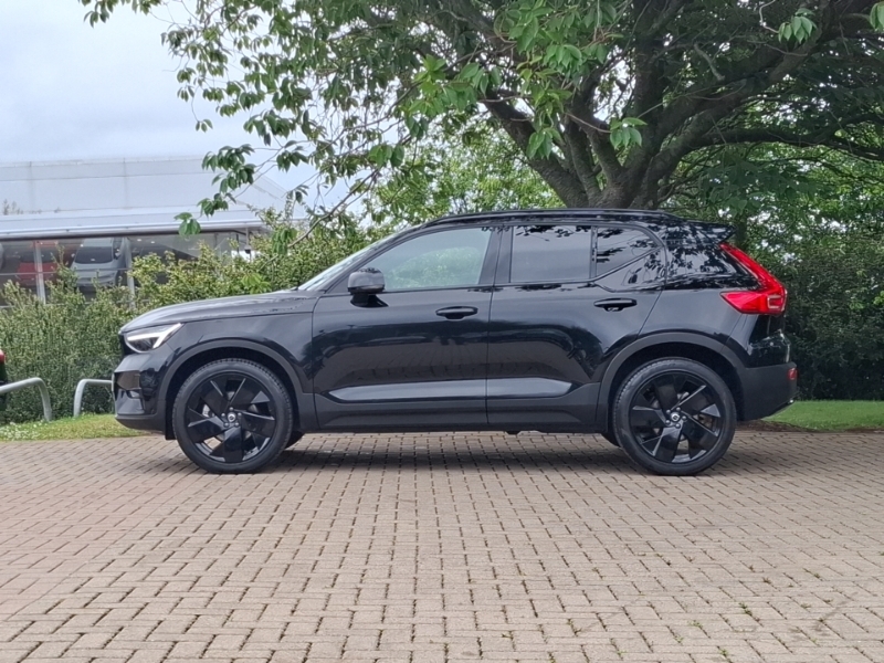 Volvo XC40 2.0 B4p Plus Black Edition SG25XJD Black #4