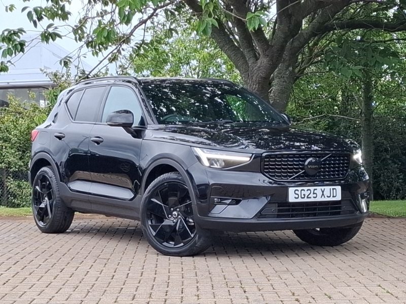 Volvo XC40 2.0 B4p Plus Black Edition SG25XJD Black