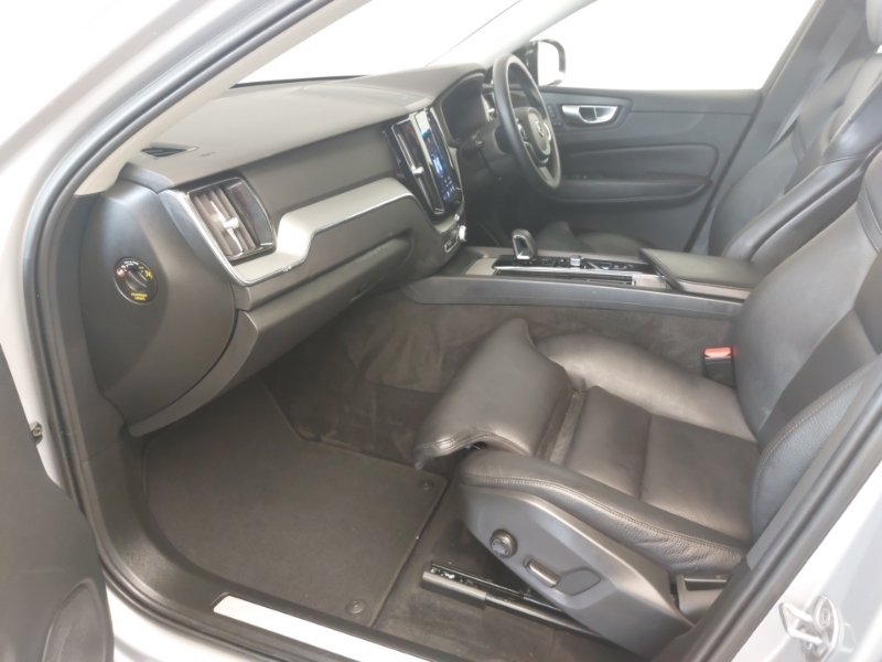 Volvo XC60 2.0 B4d Plus Dark Awd Geartronic Silver #5