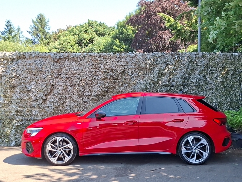 Audi A3 35 Tfsi Edition 1 Comfortsound Red #4