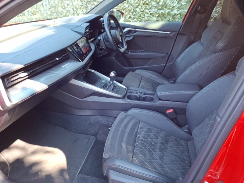 Audi A3 35 Tfsi Edition 1 Comfortsound Red #5