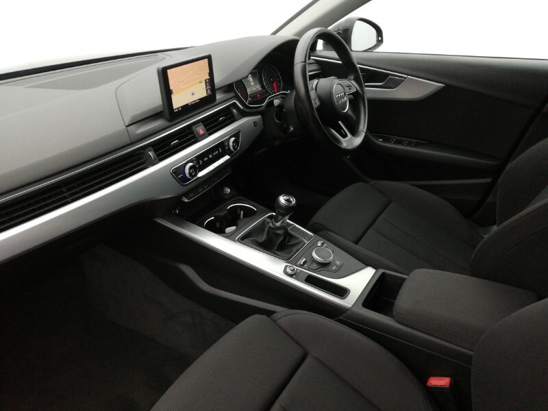 Audi A4 2.0 Tdi Ultra Se Black #5