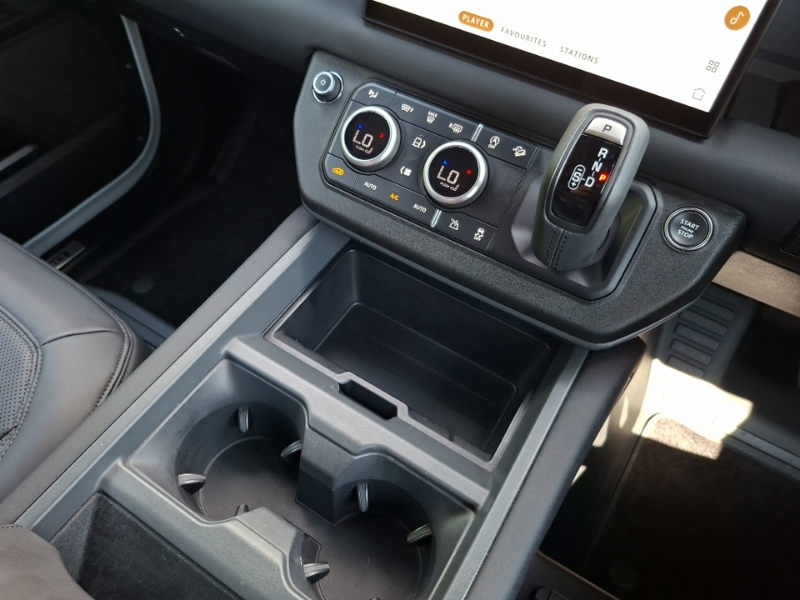 Land Rover Defender 90 2.0 P300 Se 90 Estate White #15