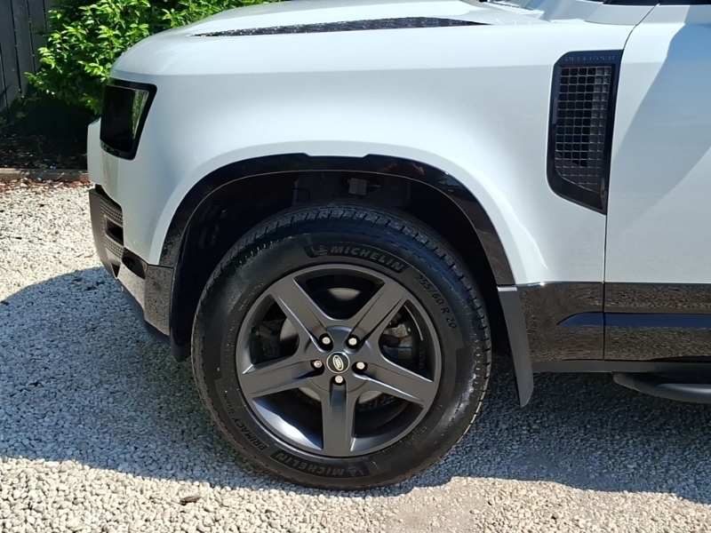 Land Rover Defender 90 2.0 P300 Se 90 Estate White #19