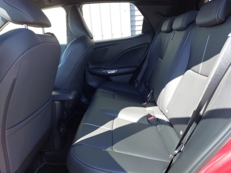 Lexus LBX 1.5 Takumi E-cvt Red #6