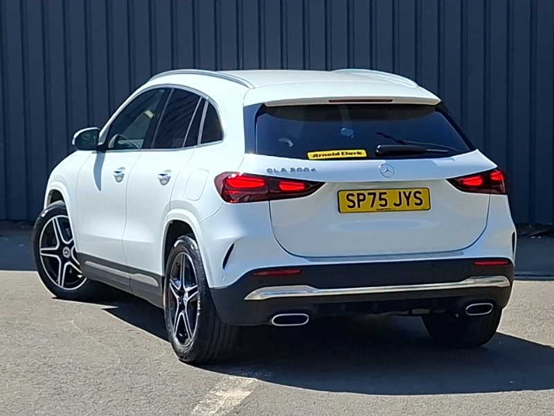 Mercedes-Benz GLA Class Gla 200D Amg Line Executive White #2