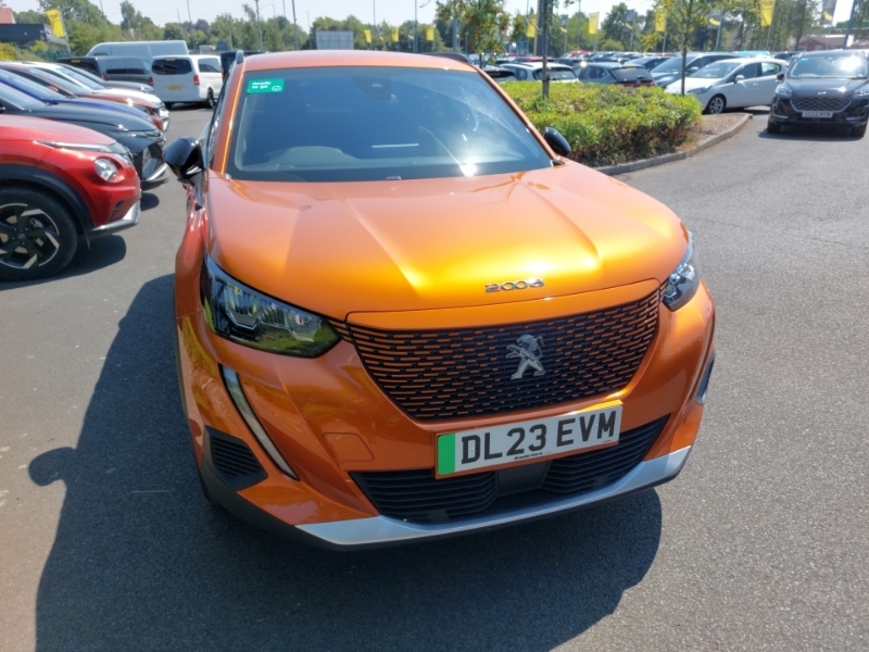 Peugeot e-2008 100Kw Allure Premium 50Kwh Orange