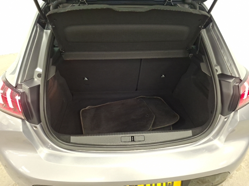 Peugeot 208 Peugeot 208 Gt Premium Puretech White #18