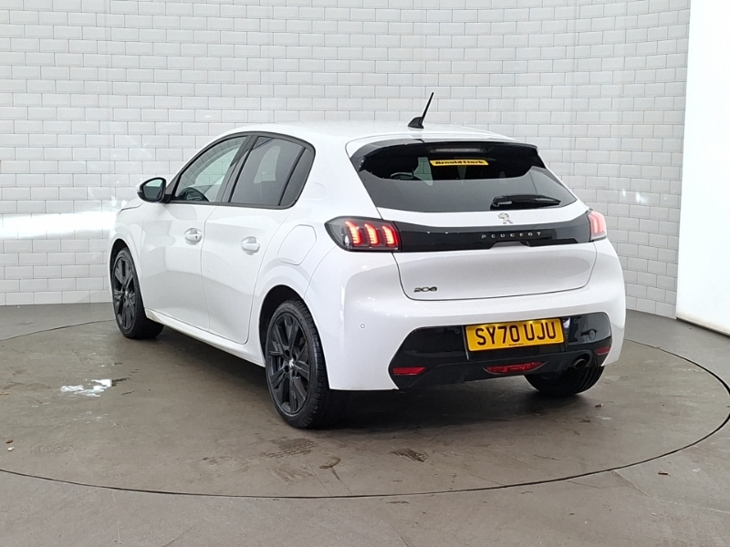 Peugeot 208 1.2 Puretech 100 Allure Premium White #2